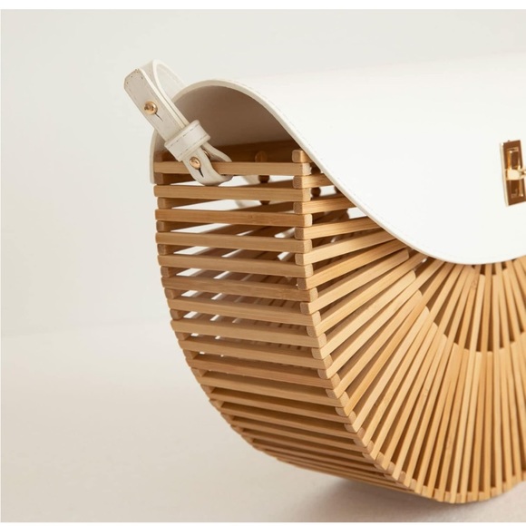 Bamboo and leather crossbody bag. - Picture 2 of 9